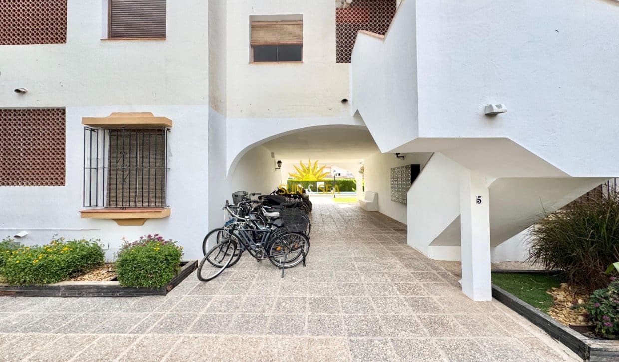 2 Zimmer Apartment zu vermieten in San Javier mit Pool - 900 € (Ref: 10029752)