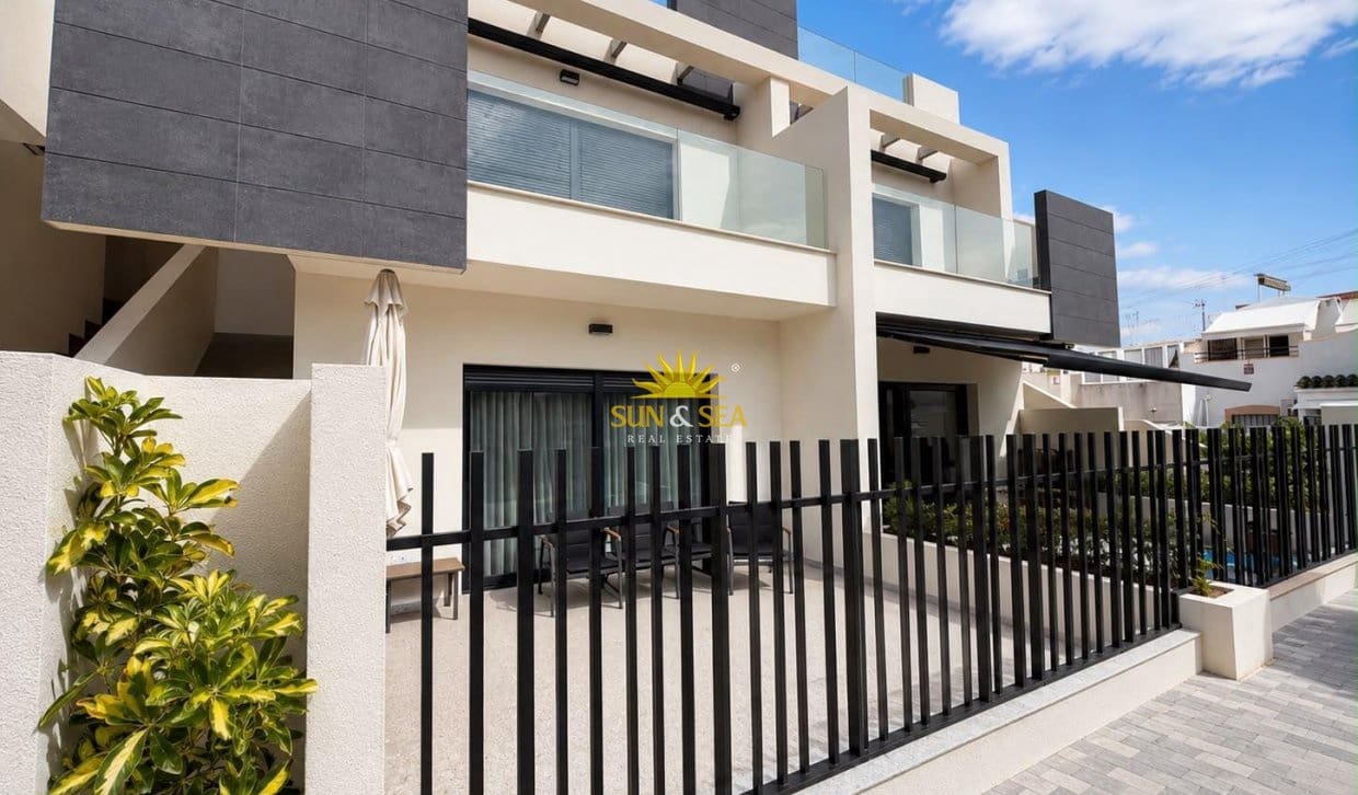 Casa de 3 habitaciones en Los Balcones en venta con piscina - 369.990 € (Ref: 10031261)