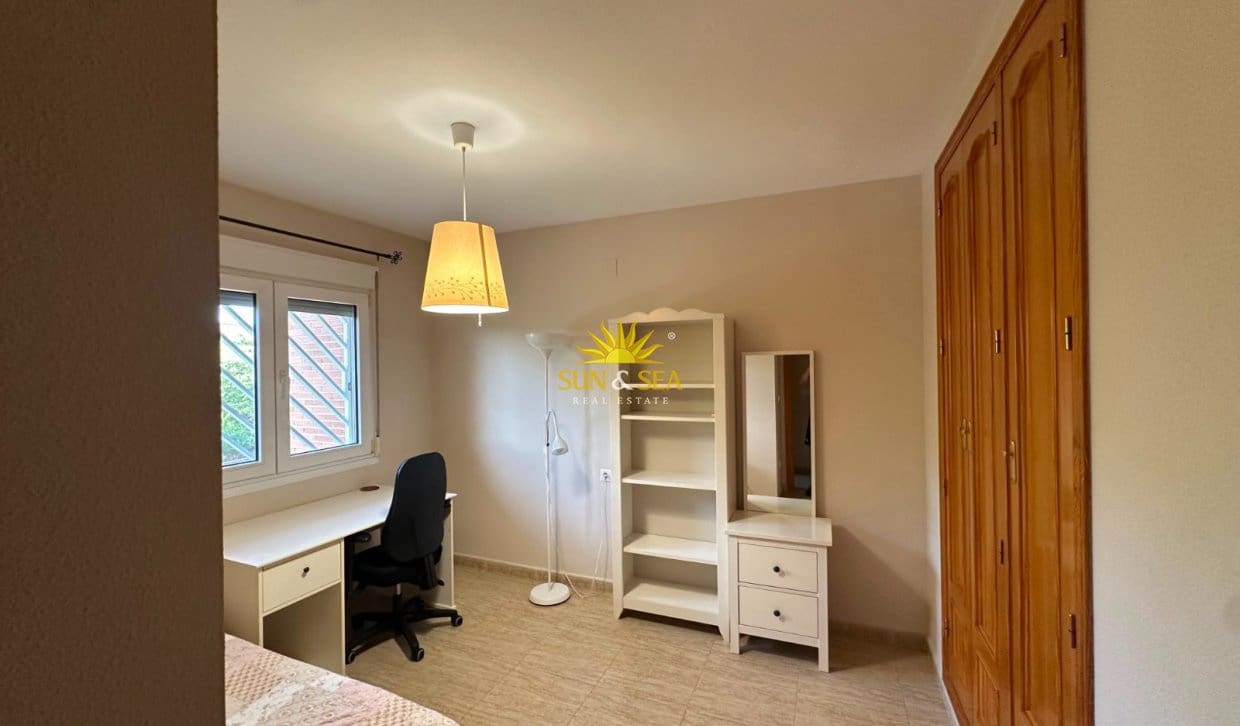 4 makuuhuone Huvila vuokrattavana paikassa Alicante kaupunki mukana uima-altaan - 2 350 € (Ref: 10032505)