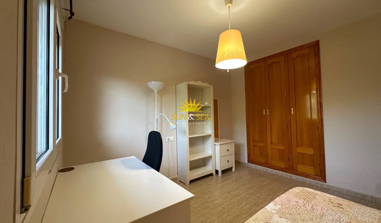 4 makuuhuone Huvila vuokrattavana paikassa Alicante kaupunki mukana uima-altaan - 2 350 € (Ref: 10032505)