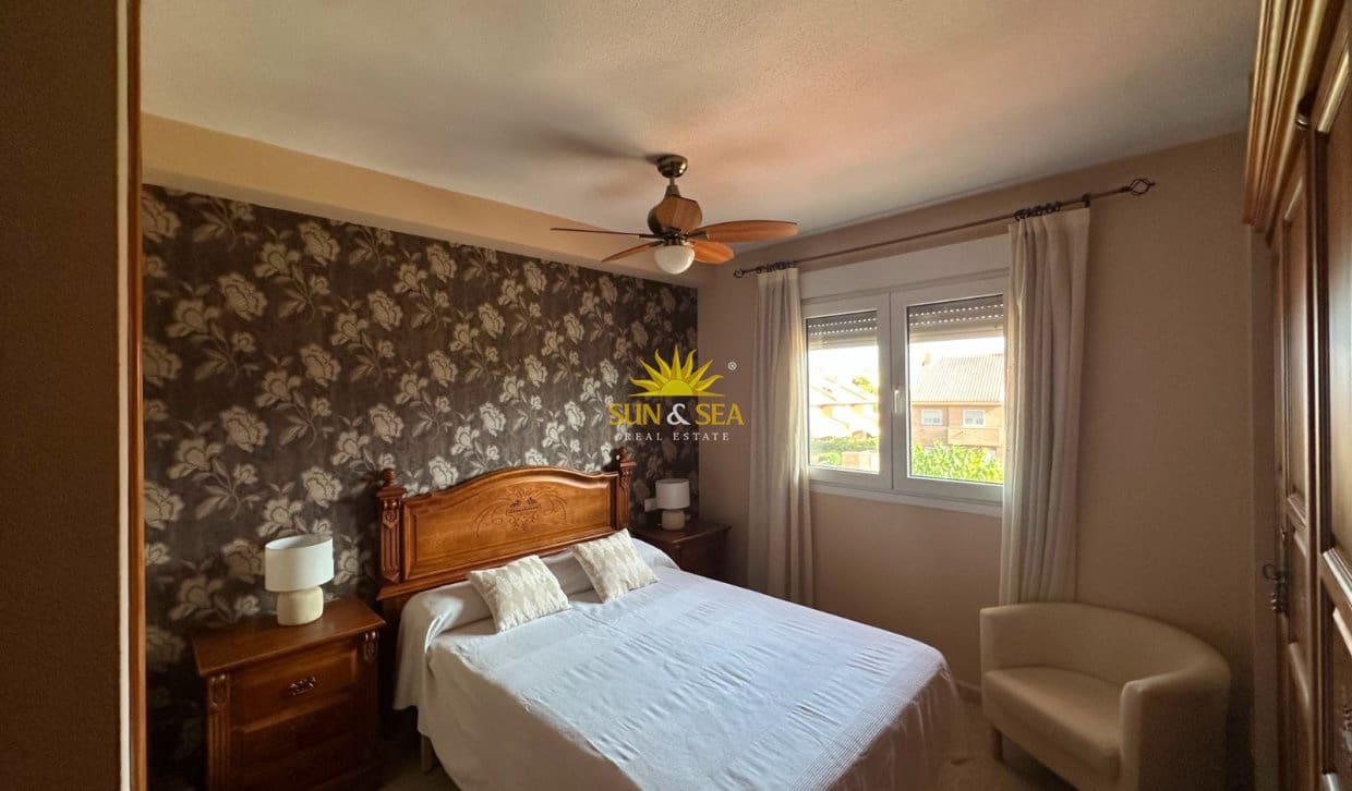 4 makuuhuone Huvila vuokrattavana paikassa Alicante kaupunki mukana uima-altaan - 2 350 € (Ref: 10032505)
