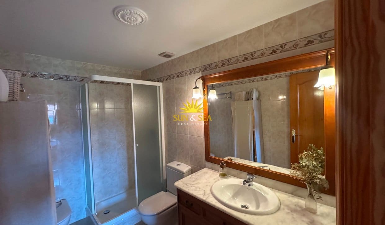 4 makuuhuone Huvila vuokrattavana paikassa Alicante kaupunki mukana uima-altaan - 2 350 € (Ref: 10032505)