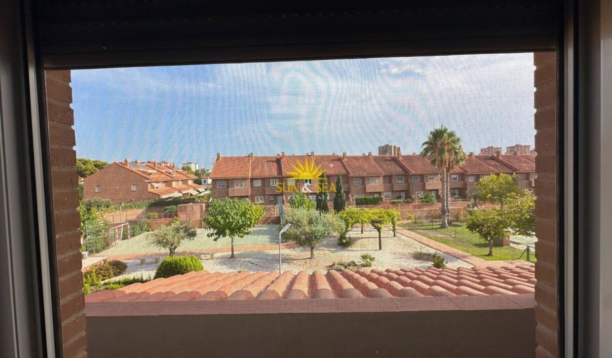 4 makuuhuone Huvila vuokrattavana paikassa Alicante kaupunki mukana uima-altaan - 2 350 € (Ref: 10032505)