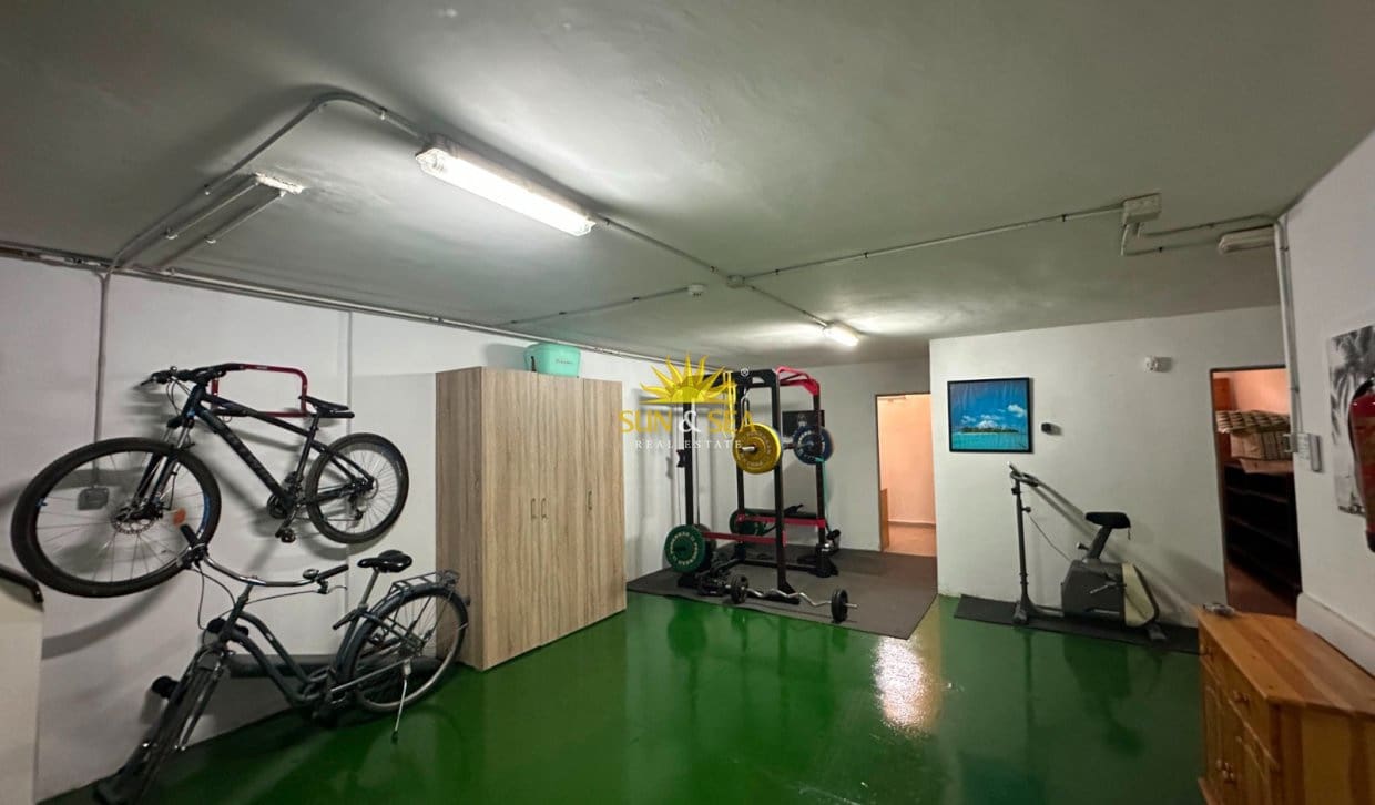 4 makuuhuone Huvila vuokrattavana paikassa Alicante kaupunki mukana uima-altaan - 2 350 € (Ref: 10032505)