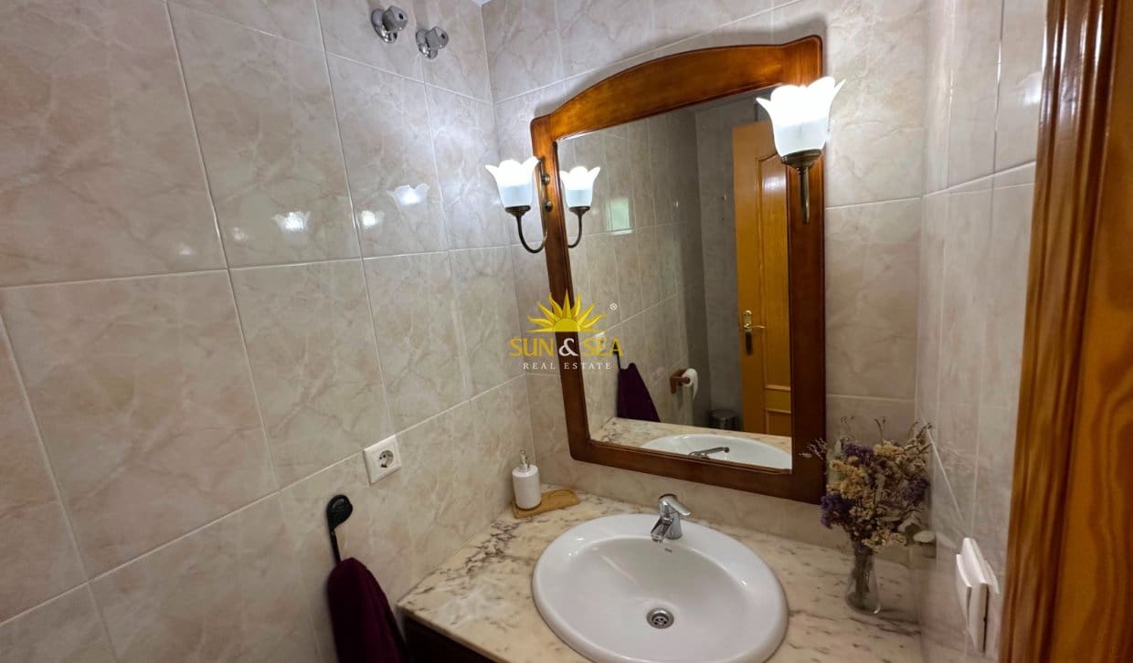 4 makuuhuone Huvila vuokrattavana paikassa Alicante kaupunki mukana uima-altaan - 2 350 € (Ref: 10032505)