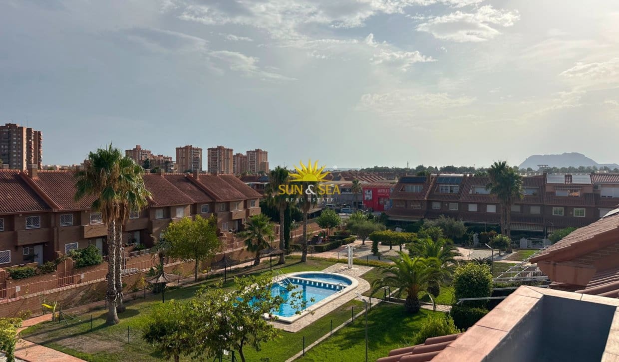 4 makuuhuone Huvila vuokrattavana paikassa Alicante kaupunki mukana uima-altaan - 2 350 € (Ref: 10032505)