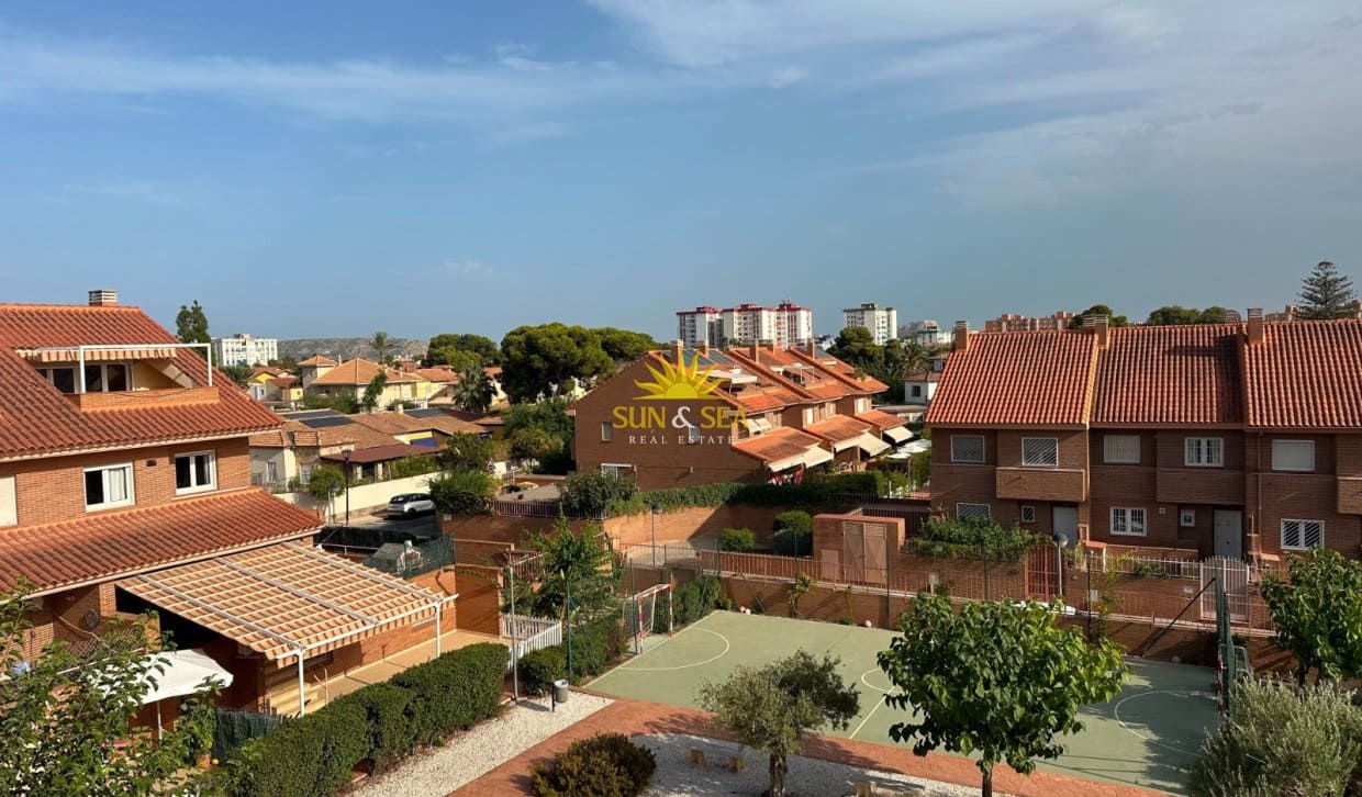 4 makuuhuone Huvila vuokrattavana paikassa Alicante kaupunki mukana uima-altaan - 2 350 € (Ref: 10032505)