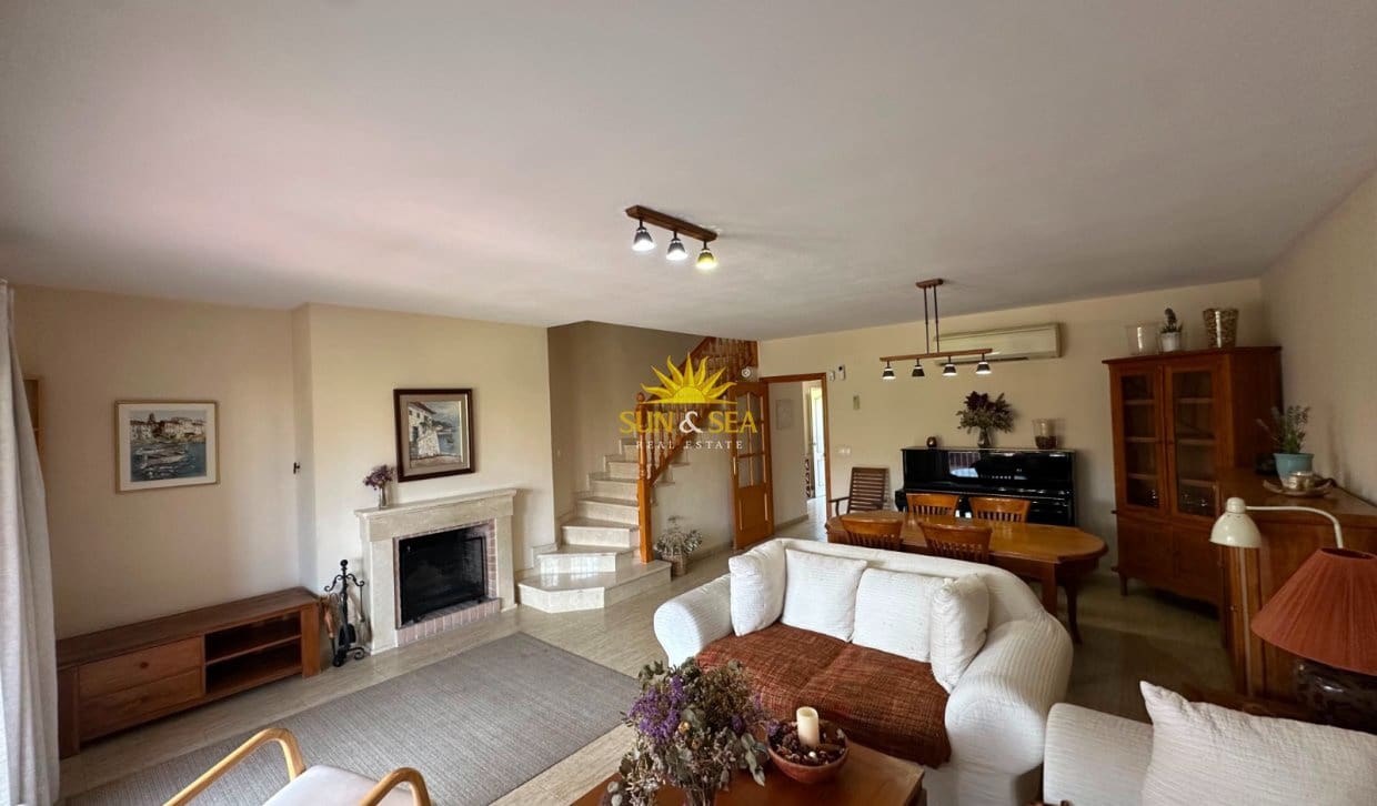 4 makuuhuone Huvila vuokrattavana paikassa Alicante kaupunki mukana uima-altaan - 2 350 € (Ref: 10032505)