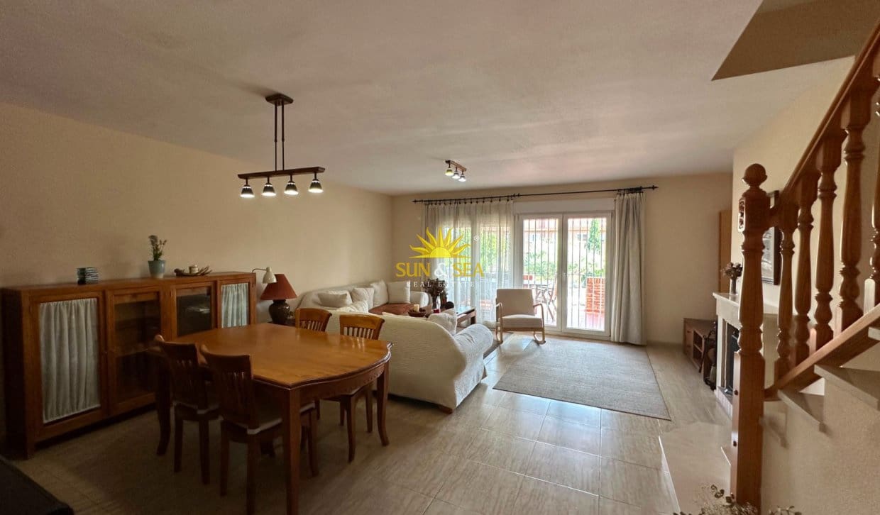4 makuuhuone Huvila vuokrattavana paikassa Alicante kaupunki mukana uima-altaan - 2 350 € (Ref: 10032505)