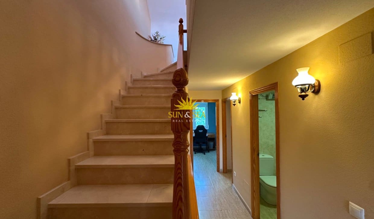 4 makuuhuone Huvila vuokrattavana paikassa Alicante kaupunki mukana uima-altaan - 2 350 € (Ref: 10032505)