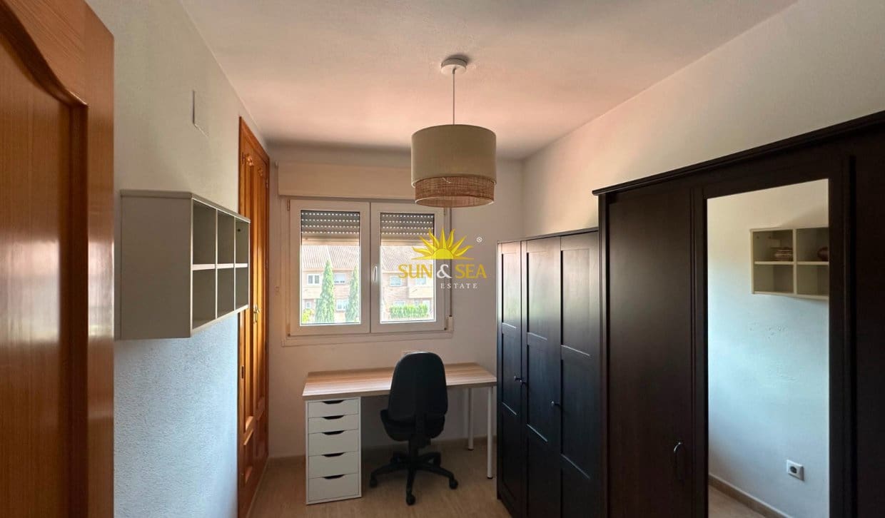 4 makuuhuone Huvila vuokrattavana paikassa Alicante kaupunki mukana uima-altaan - 2 350 € (Ref: 10032505)