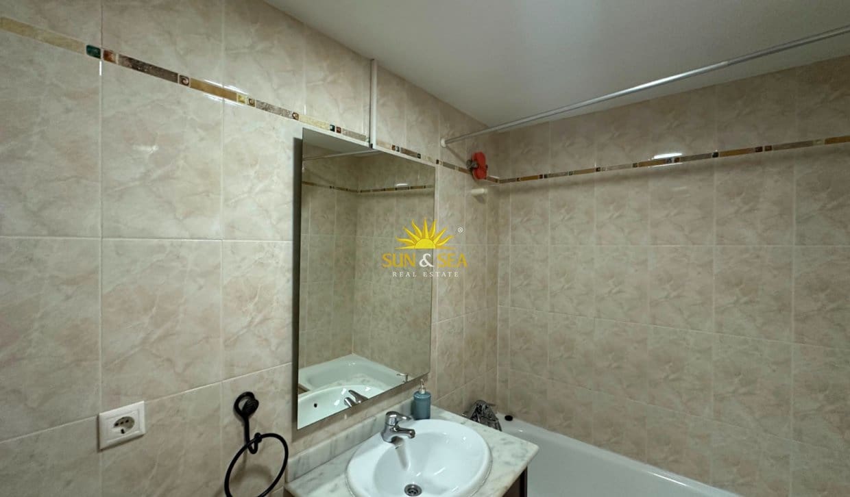 4 makuuhuone Huvila vuokrattavana paikassa Alicante kaupunki mukana uima-altaan - 2 350 € (Ref: 10032505)
