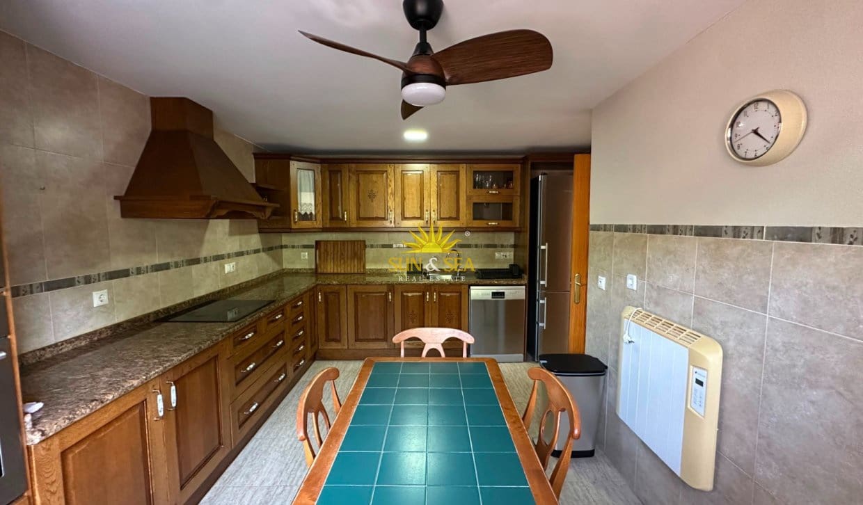 4 makuuhuone Huvila vuokrattavana paikassa Alicante kaupunki mukana uima-altaan - 2 350 € (Ref: 10032505)