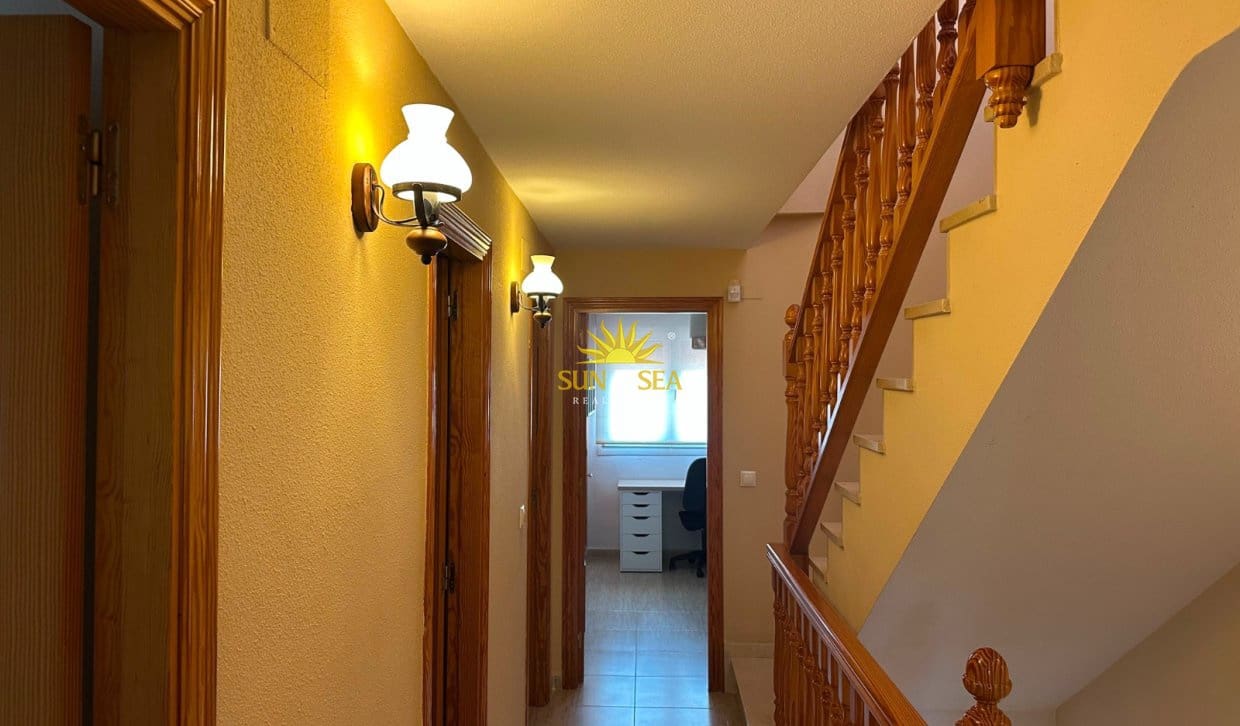 4 makuuhuone Huvila vuokrattavana paikassa Alicante kaupunki mukana uima-altaan - 2 350 € (Ref: 10032505)