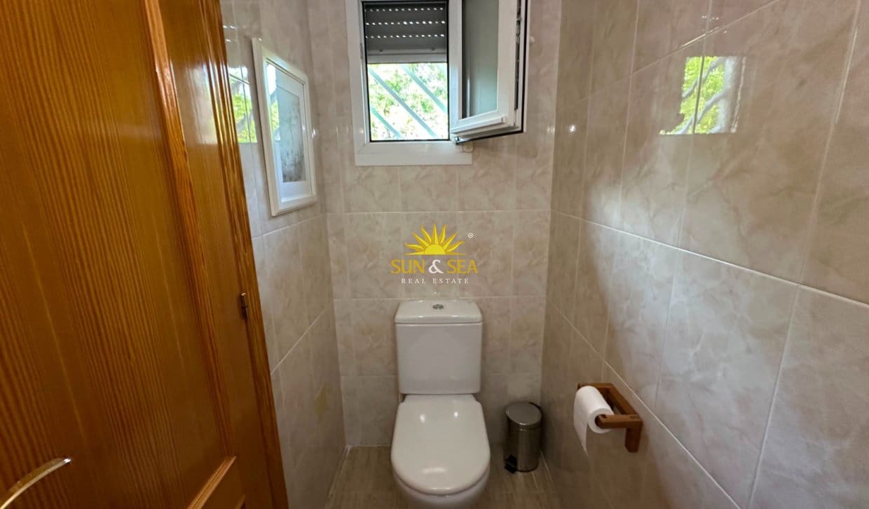 4 makuuhuone Huvila vuokrattavana paikassa Alicante kaupunki mukana uima-altaan - 2 350 € (Ref: 10032505)