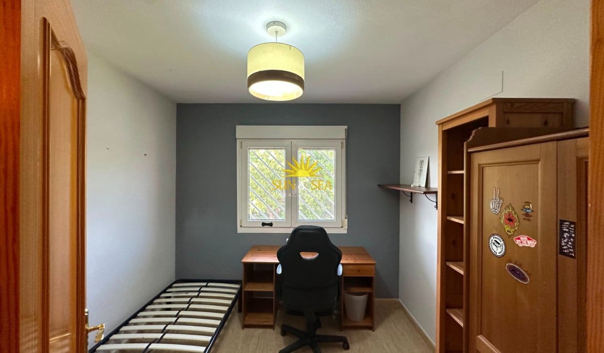 4 makuuhuone Huvila vuokrattavana paikassa Alicante kaupunki mukana uima-altaan - 2 350 € (Ref: 10032505)