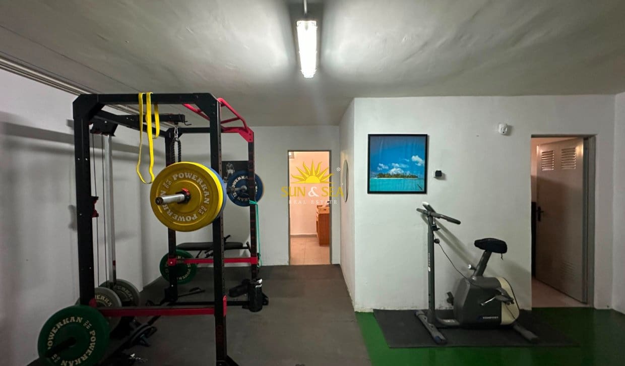 4 makuuhuone Huvila vuokrattavana paikassa Alicante kaupunki mukana uima-altaan - 2 350 € (Ref: 10032505)
