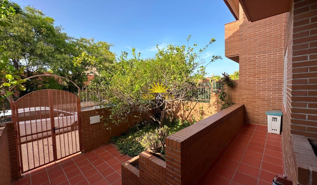 4 makuuhuone Huvila vuokrattavana paikassa Alicante kaupunki mukana uima-altaan - 2 350 € (Ref: 10032505)