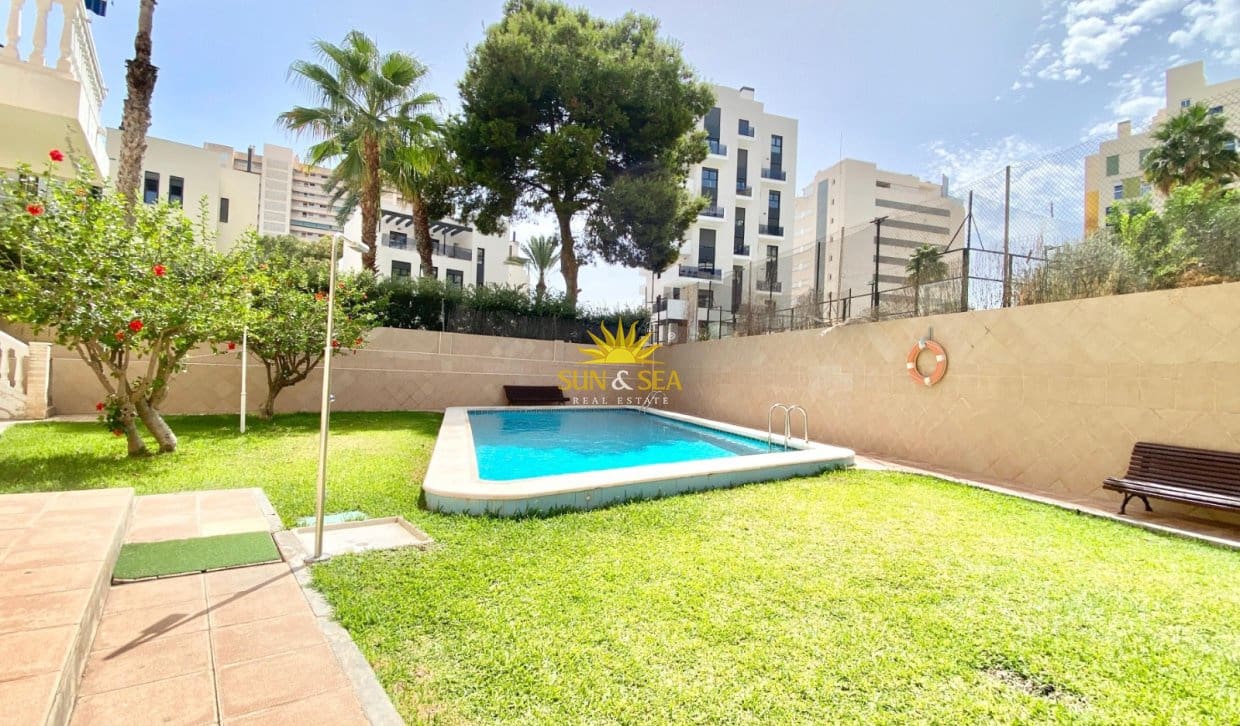 3 sovrum Lägenhet för semesterbostäder i El Campello med pool - 1 200 € (Ref: 10033177)