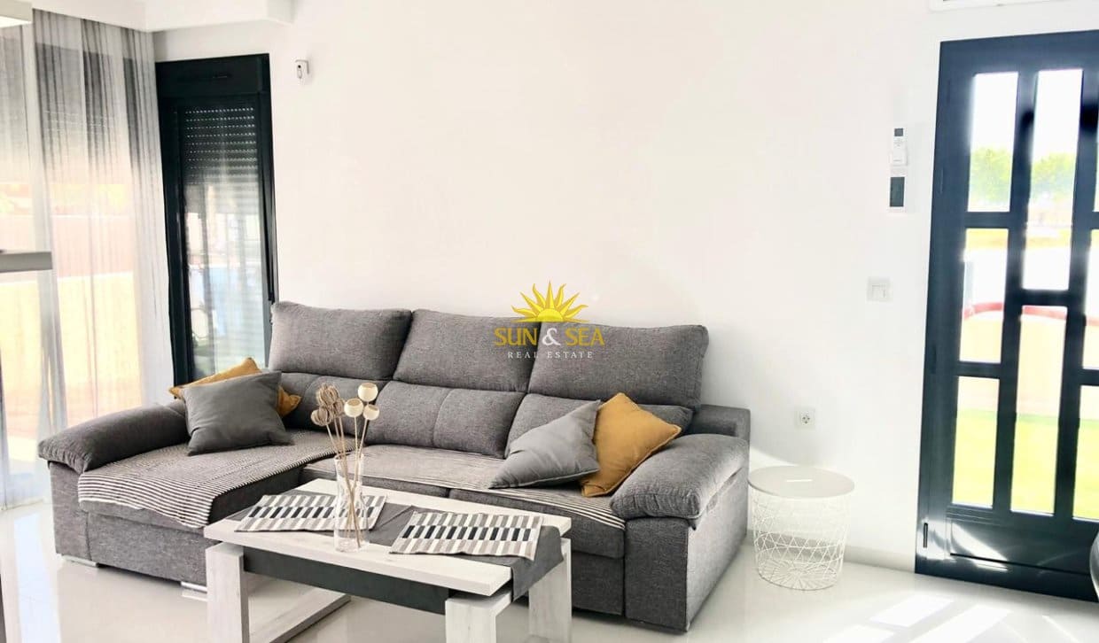 3 soverom Hus til leie i Pilar de la Horadada med svømmebasseng - € 1 350 (Ref: 10034332)