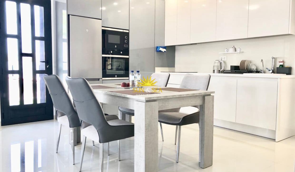 3 soverom Hus til leie i Pilar de la Horadada med svømmebasseng - € 1 350 (Ref: 10034332)
