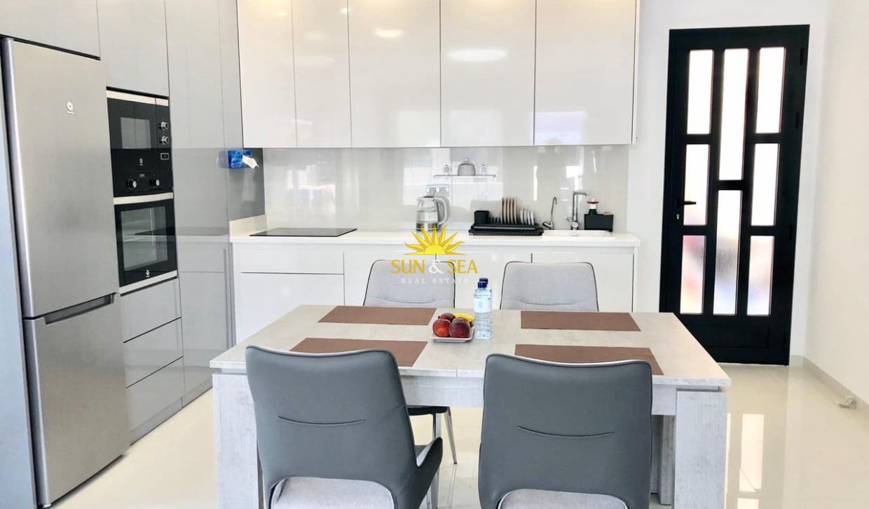 3 soverom Hus til leie i Pilar de la Horadada med svømmebasseng - € 1 350 (Ref: 10034332)