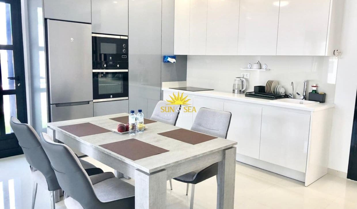 3 soverom Hus til leie i Pilar de la Horadada med svømmebasseng - € 1 350 (Ref: 10034332)