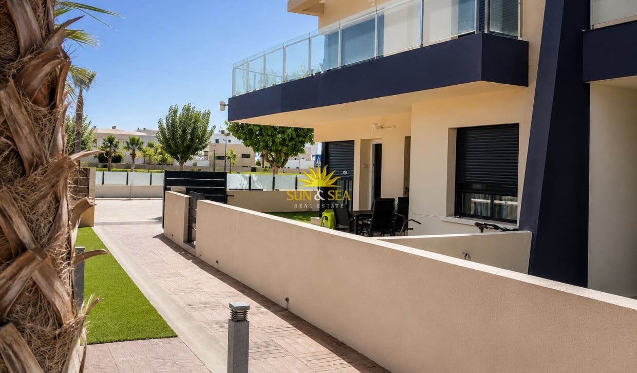   3 soveværelse   ferieByhus i Pilar de la Horadada   med   swimmingpool   - € 1.000 (Ref: 10034332)