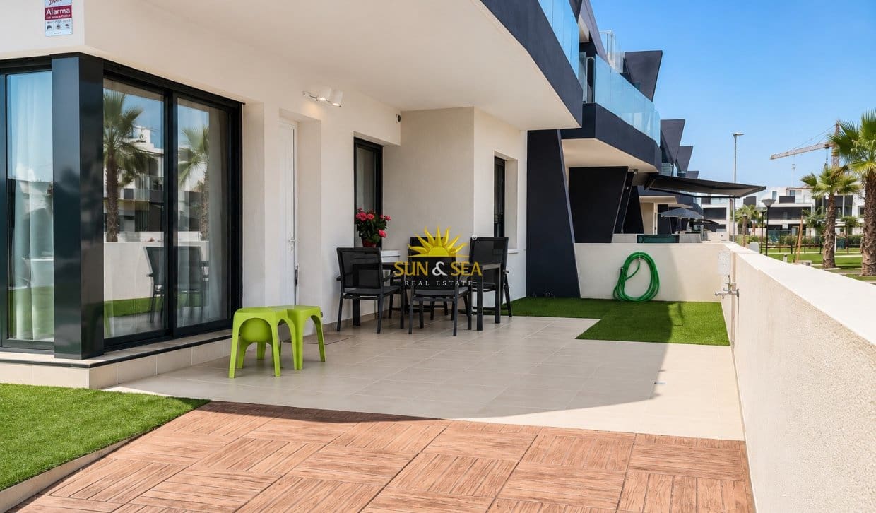   3 soveværelse   ferieByhus i Pilar de la Horadada   med   swimmingpool   - € 1.000 (Ref: 10034332)