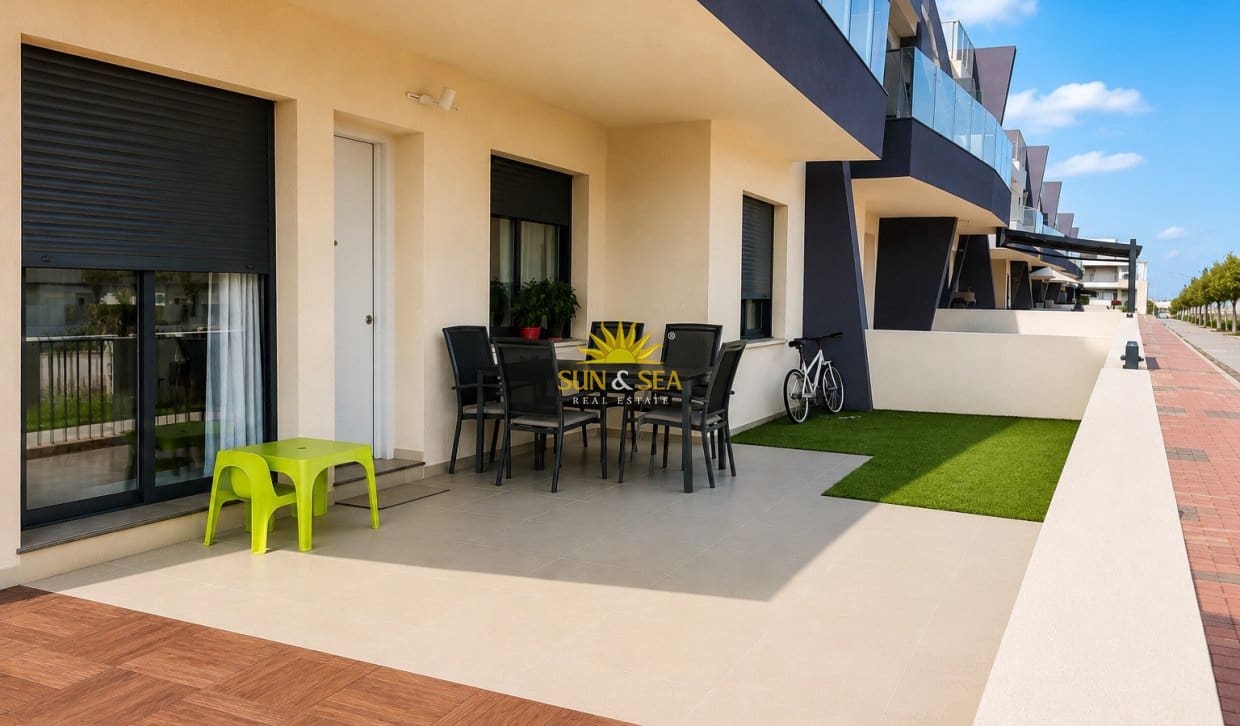   3 soveværelse   ferieByhus i Pilar de la Horadada   med   swimmingpool   - € 1.000 (Ref: 10034332)