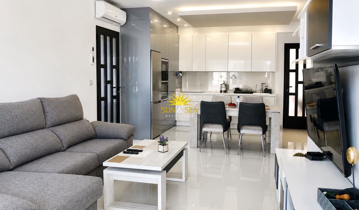   3 soveværelse   ferieByhus i Pilar de la Horadada   med   swimmingpool   - € 1.000 (Ref: 10034332)