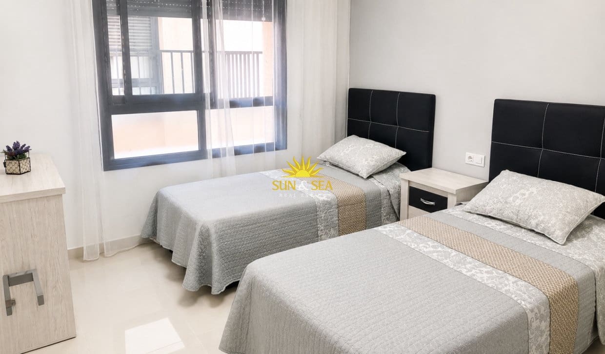  3 soveværelse   ferieByhus i Pilar de la Horadada   med   swimmingpool   - € 1.000 (Ref: 10034332)