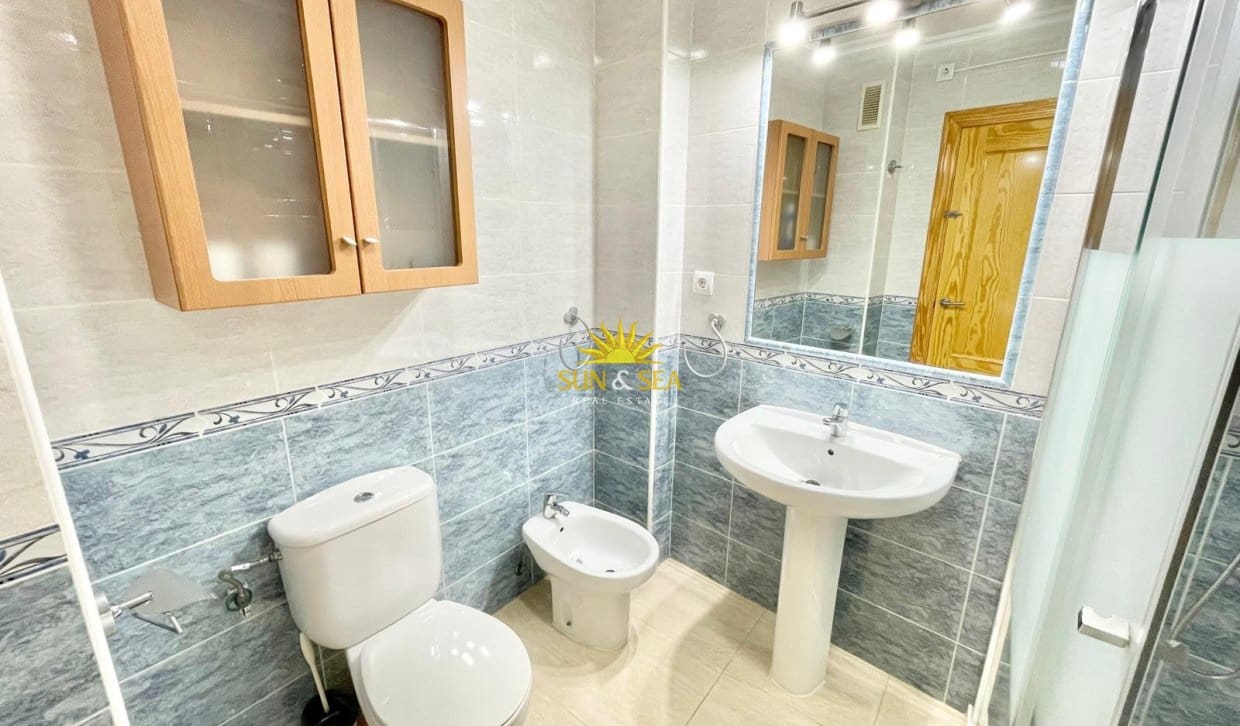 Apartamento de 2 habitaciones en Los Alcázares en alquiler con garaje - 800 € (Ref: 10034655)