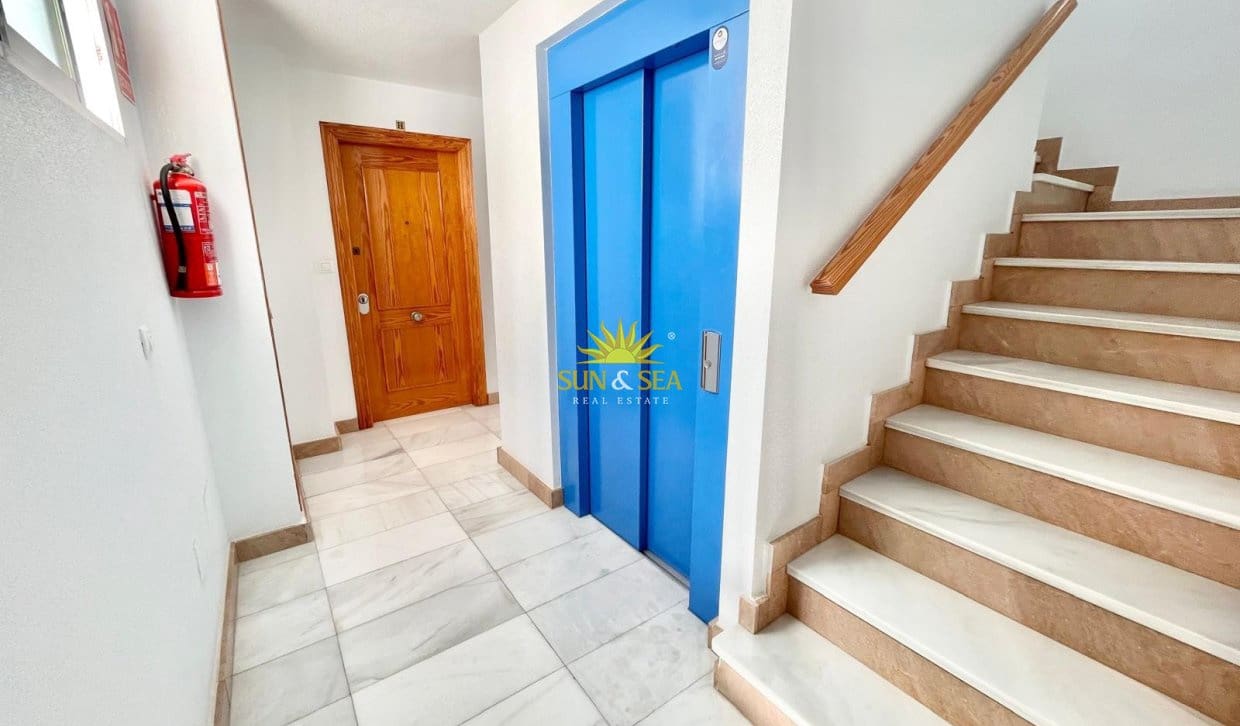 Apartamento de 2 habitaciones en Los Alcázares en alquiler con garaje - 800 € (Ref: 10034655)