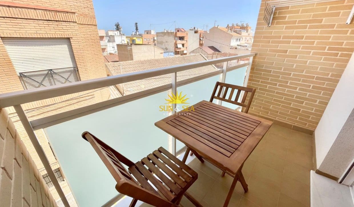 Apartamento de 2 habitaciones en Los Alcázares en alquiler con garaje - 800 € (Ref: 10034655)