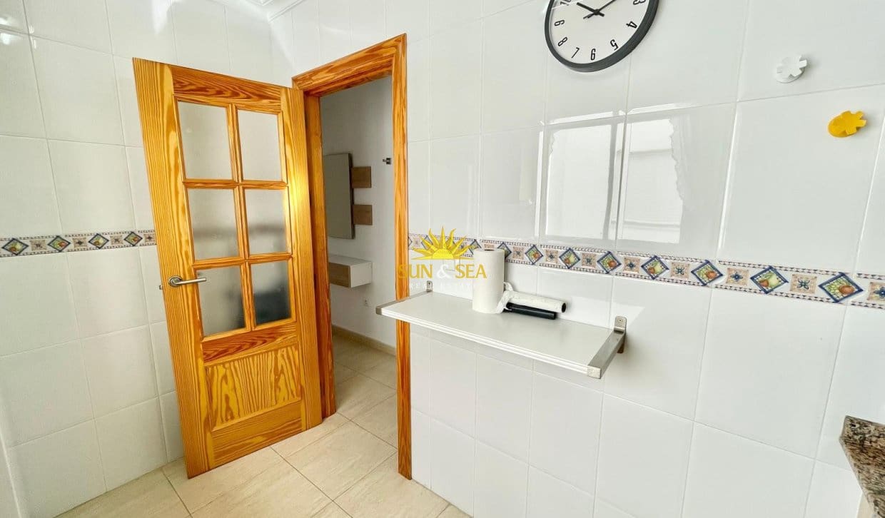 Apartamento de 2 habitaciones en Los Alcázares en alquiler con garaje - 800 € (Ref: 10034655)