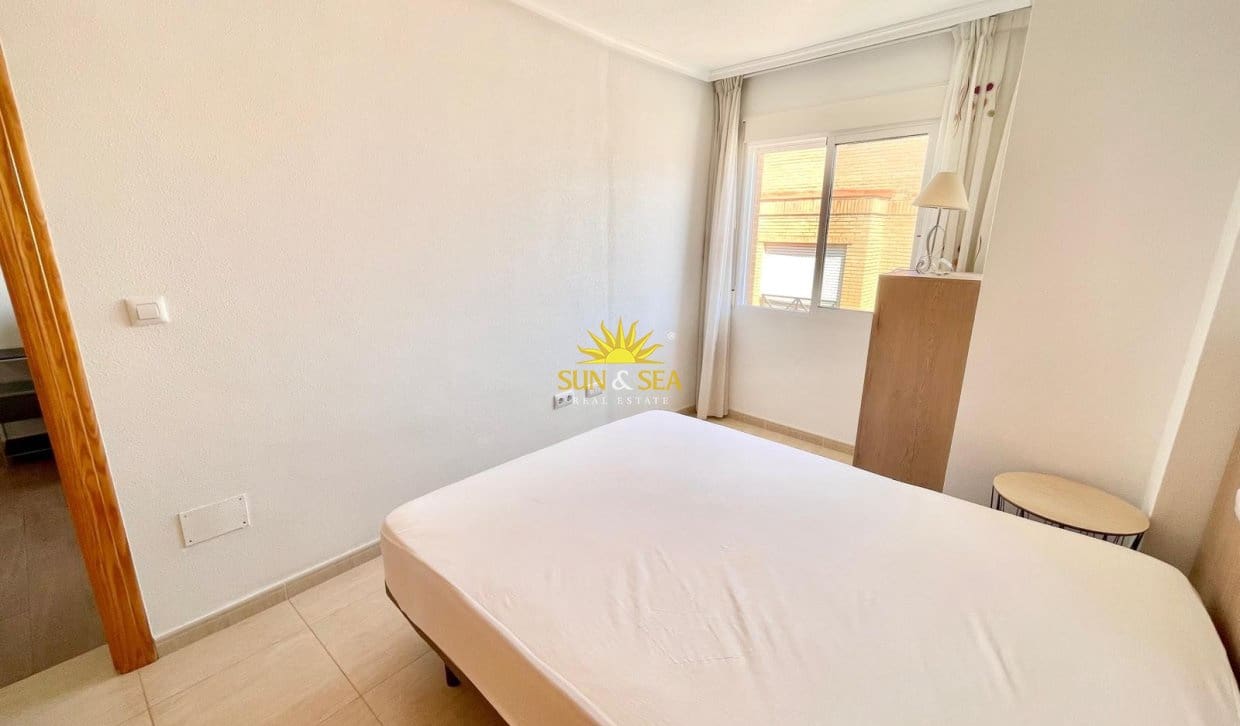 Apartamento de 2 habitaciones en Los Alcázares en alquiler con garaje - 800 € (Ref: 10034655)