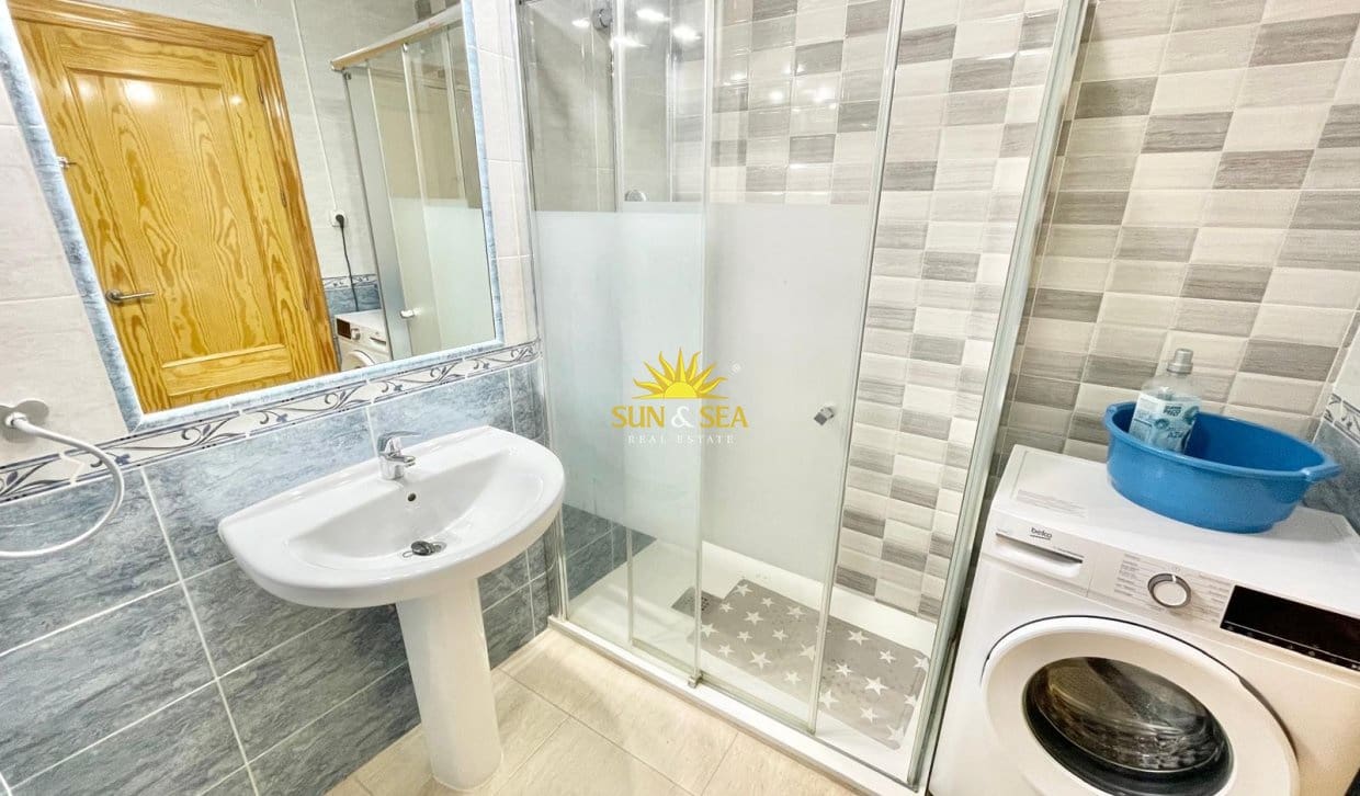 Apartamento de 2 habitaciones en Los Alcázares en alquiler con garaje - 800 € (Ref: 10034655)