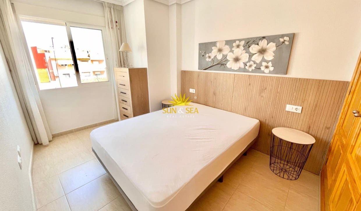 Apartamento de 2 habitaciones en Los Alcázares en alquiler con garaje - 800 € (Ref: 10034655)