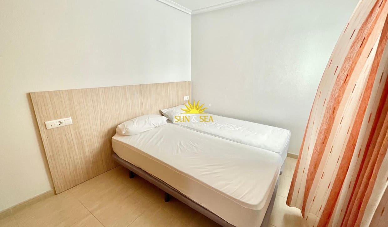 Apartamento de 2 habitaciones en Los Alcázares en alquiler con garaje - 800 € (Ref: 10034655)