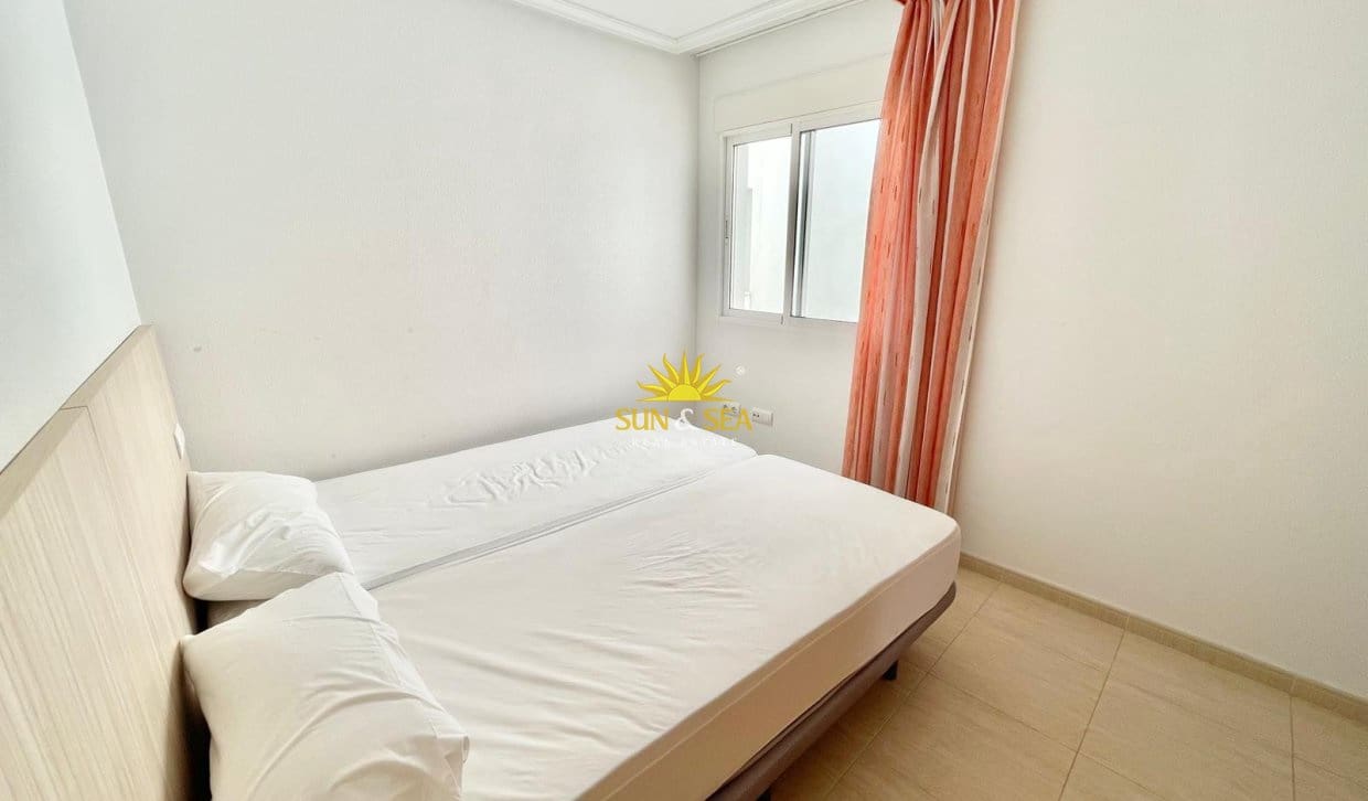 Apartamento de 2 habitaciones en Los Alcázares en alquiler con garaje - 800 € (Ref: 10034655)