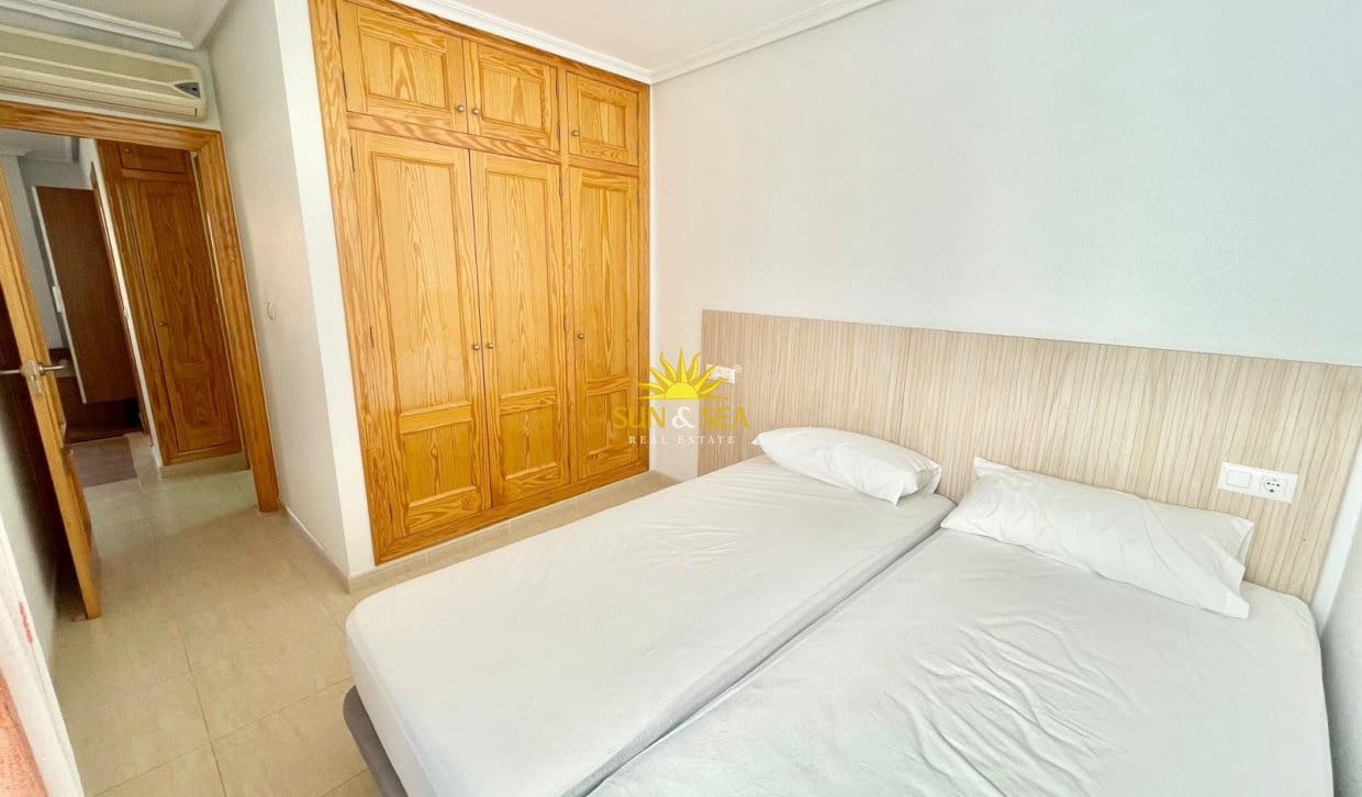 Apartamento de 2 habitaciones en Los Alcázares en alquiler con garaje - 800 € (Ref: 10034655)