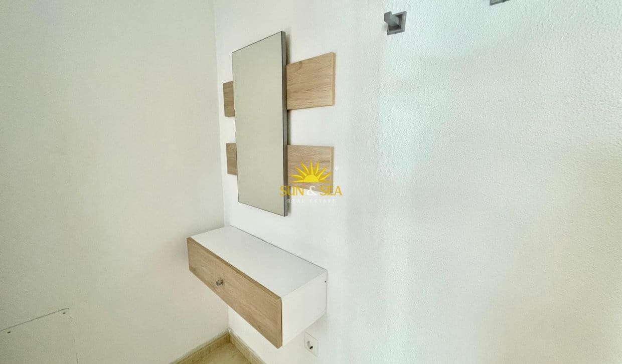 Apartamento de 2 habitaciones en Los Alcázares en alquiler con garaje - 800 € (Ref: 10034655)