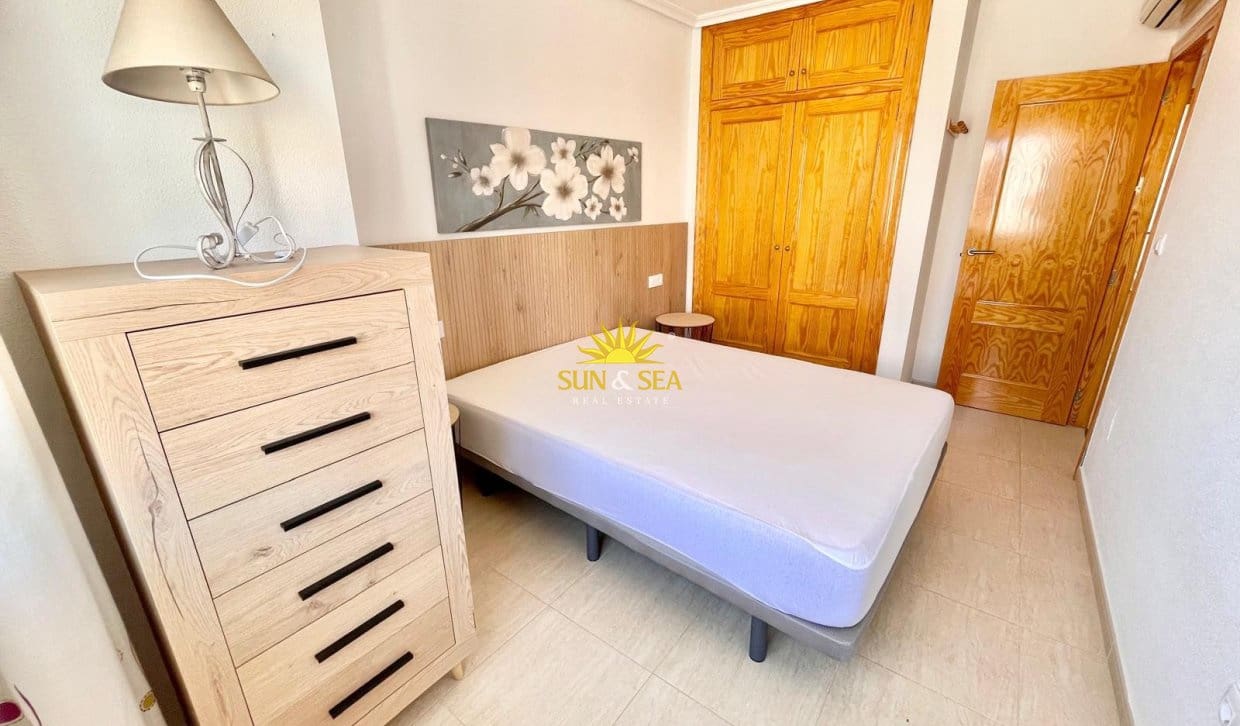 Apartamento de 2 habitaciones en Los Alcázares en alquiler con garaje - 800 € (Ref: 10034655)