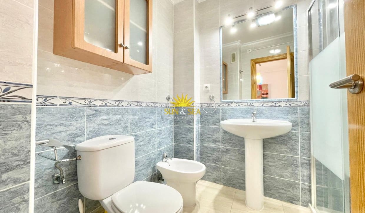 Apartamento de 2 habitaciones en Los Alcázares en alquiler con garaje - 800 € (Ref: 10034655)