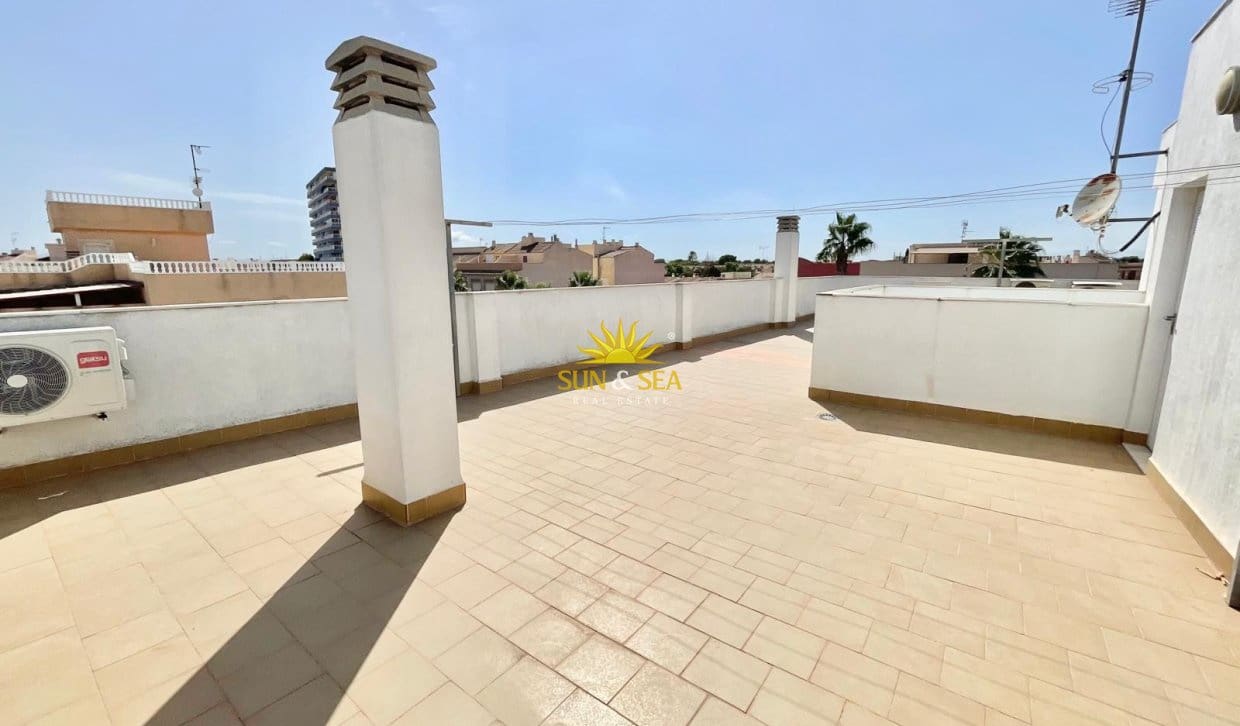 Apartamento de 2 habitaciones en Los Alcázares en alquiler con garaje - 800 € (Ref: 10034655)