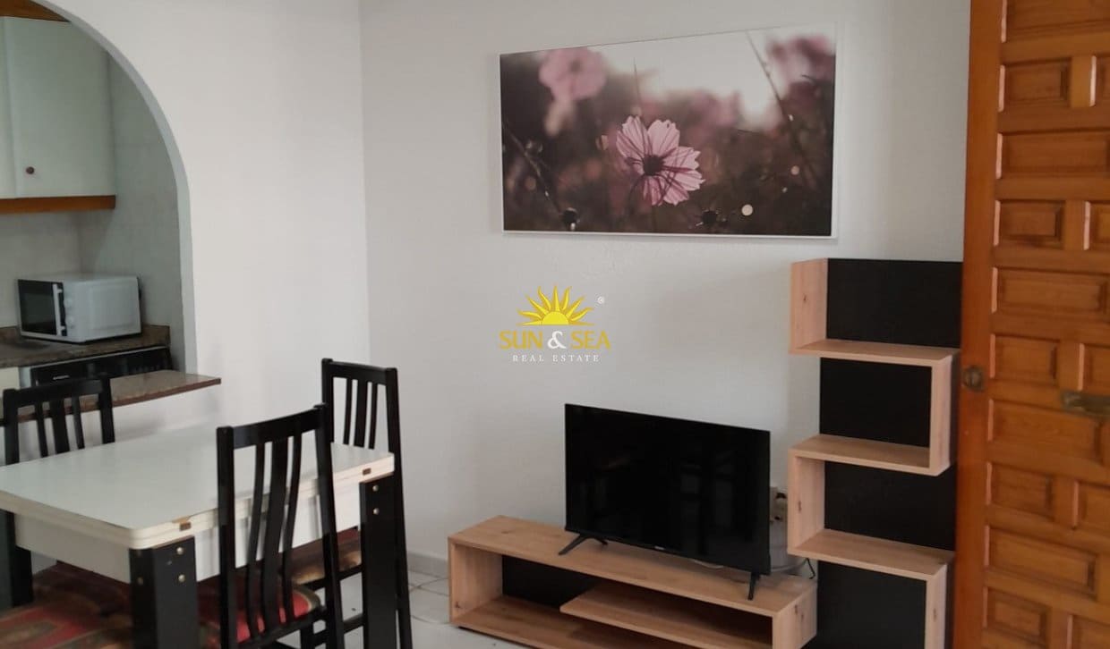 Appartement de 1 chambre à louer à Torrevieja - 600 € (Ref: 10035643)