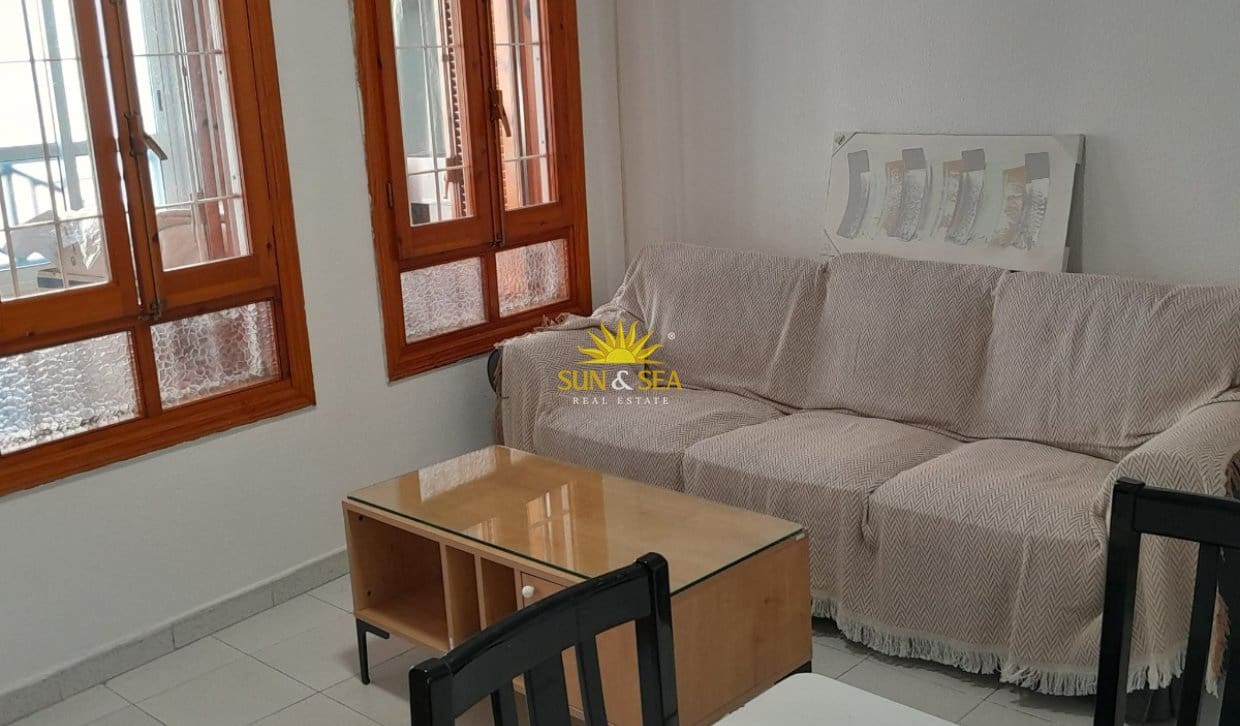 Appartement de 1 chambre à louer à Torrevieja - 600 € (Ref: 10035643)