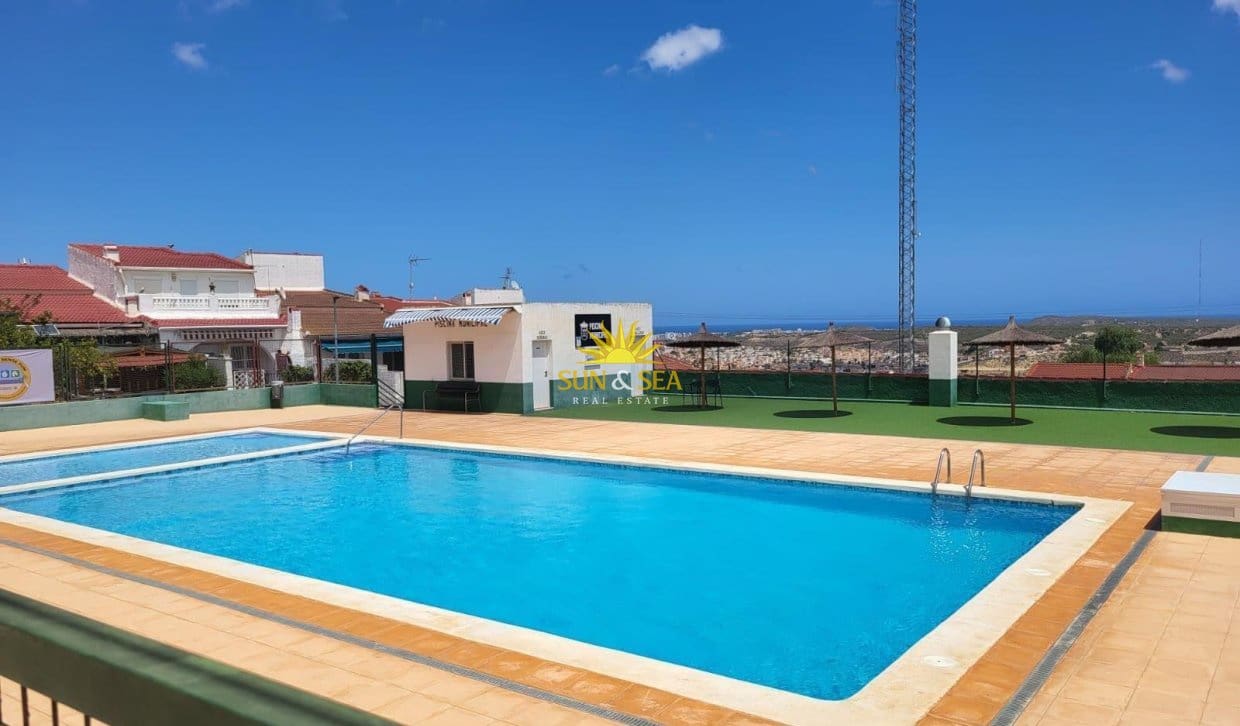 1 bedroom Apartment for rent in Rojales with pool - € 850 (Ref: 10035646)