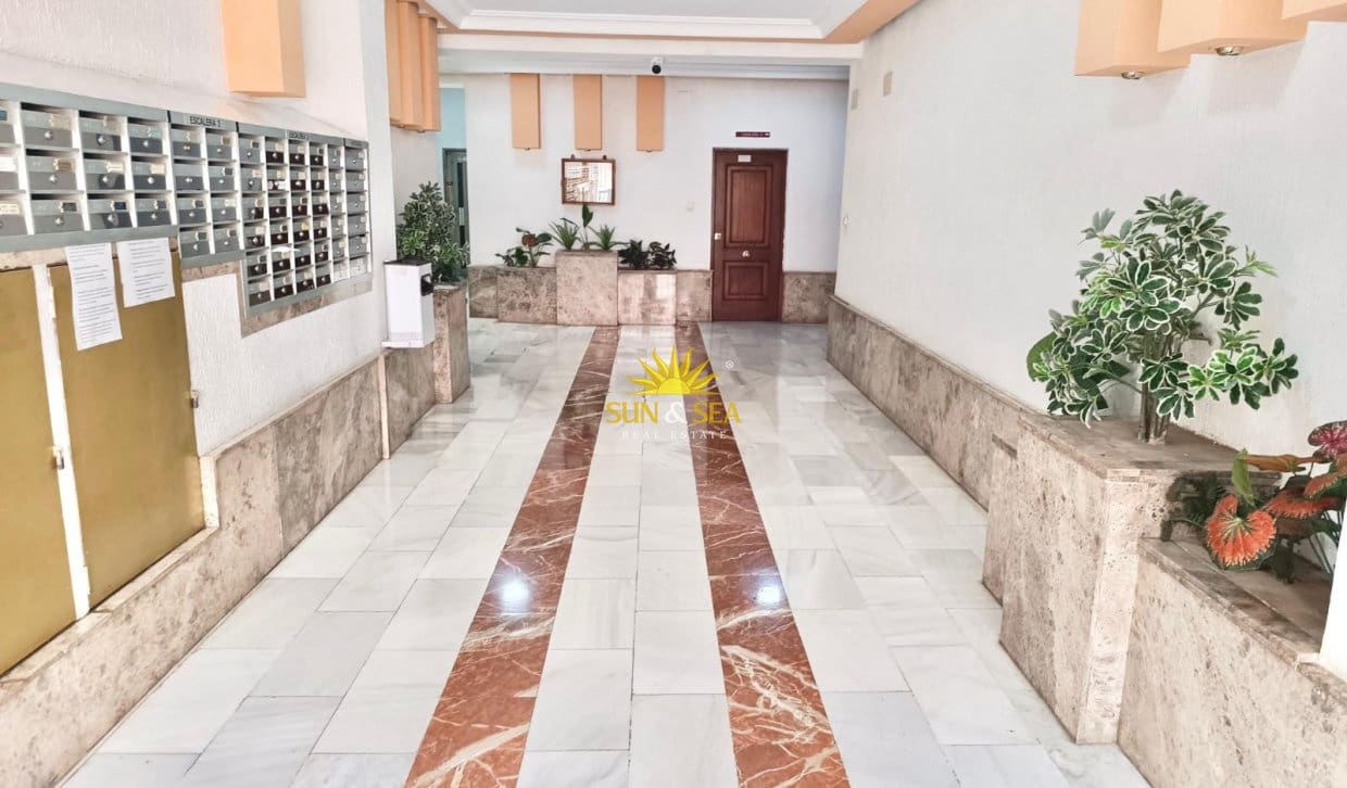 3 soverom Leilighet til leie i Alicante by - € 1 350 (Ref: 10039159)